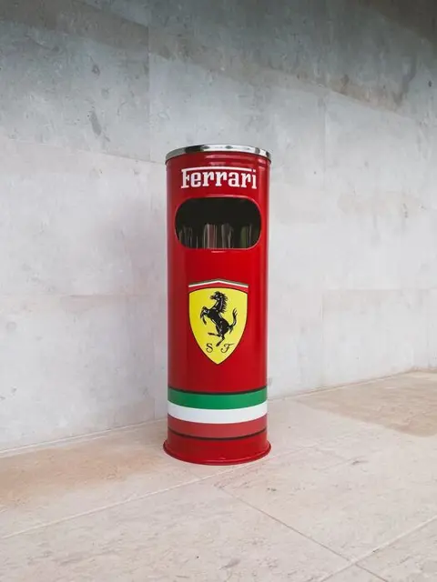 Decoratief object - Ferrari themed Standing Ashtray Bin -
