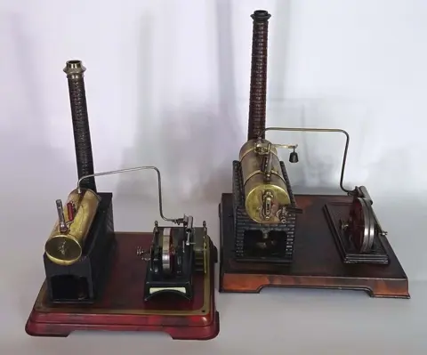 Doll - 2 liggende originele stoommachines - 1930-1939 -