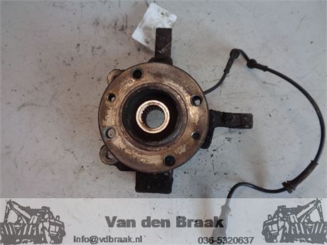 Renault Clio 1.6 16V 2005-2012 Fusee links voor