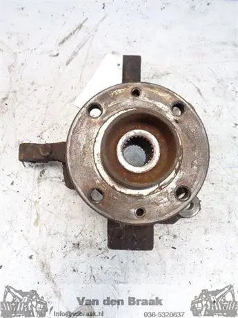 Renault Clio 1.6 16V 2005-2012 Fusee rechts voor