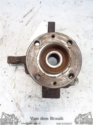 Renault Clio 1.6 16V 2005-2012 Fusee rechts voor