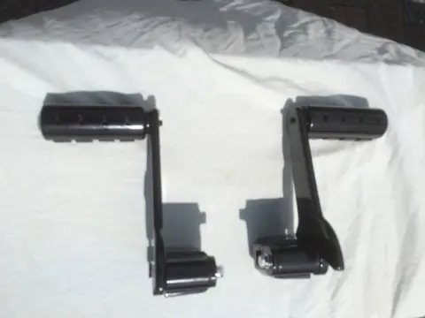 Harley type FLT, KURYAKYN inklapbare passagiersvoetsteunen