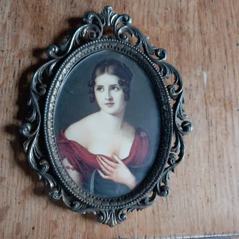 fotolijstje , met bol glas