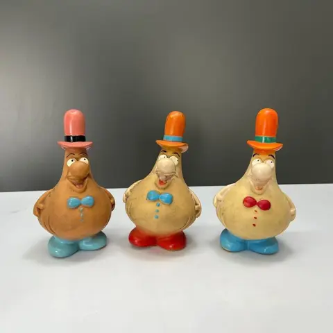 Bisenka - 3x Giumbolo - art. 376 - Figuur/beeld - 1970-1979