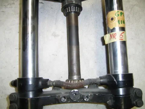 Steering stem Kawasaki GPZ 1100 1981 - 1982
