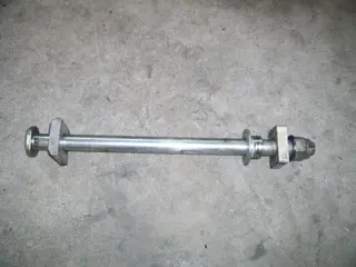 Rear axle Kawasaki ZZR 1200 2002 - 2005