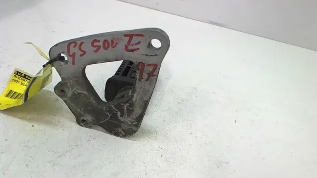 Main step holder left Suzuki GS 500 E 1989 - 2001