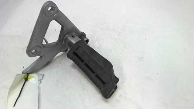 Main step holder right Suzuki GS 500 E 1989 - 2001