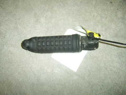 Pillion step left  Suzuki GSX F 600 1988 - 1997