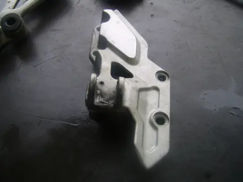 Main step holder right Kawasaki ZZR 1100 1993 - 2001