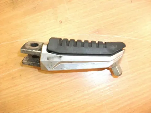 Footrest left Suzuki GSF 600 650 Bandit  2000 - 2004