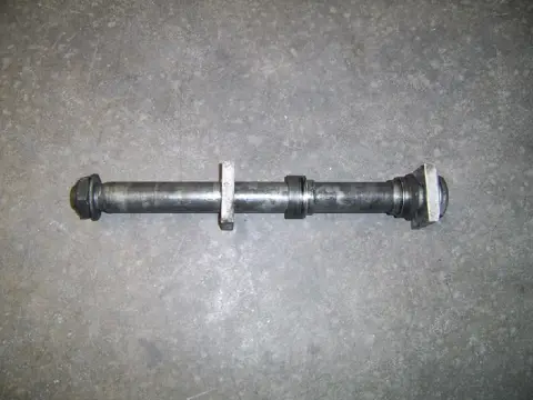 Rear axle Suzuki GSX R 750 1996 - 2000