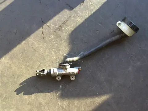 Rear brake master cylinder  Honda CBR 900 RR 1998 - 1999