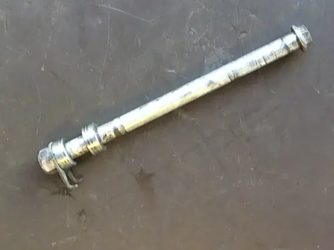 Rear axle Honda CBR 600 F 1991 - 1994