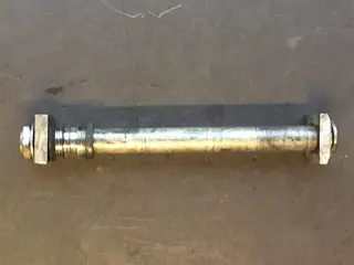 Rear axle Suzuki GSX R 750 1996 - 2000