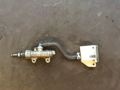 Rear brake master cylinder  Suzuki GSX R 750 1996 - 2000