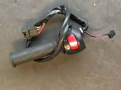 Handlebar switch assy right Suzuki GSX R 600 2001 - 2003