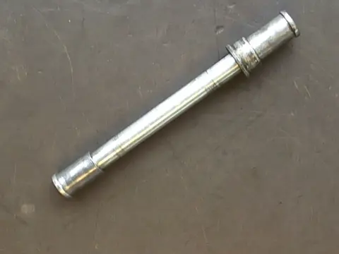 Axle front Kawasaki ZXR 750 1989 - 1990