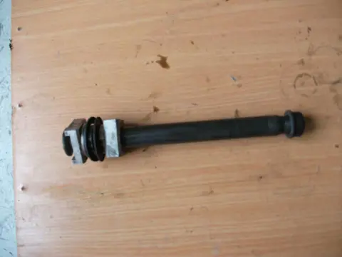 Rear axle Yamaha YZF R6 2003 - 2005
