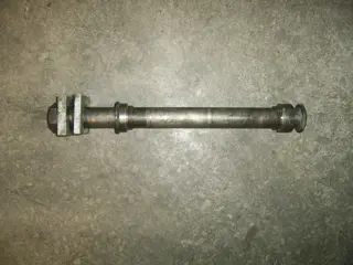 Rear axle Suzuki GSX R 750 1996 - 2000