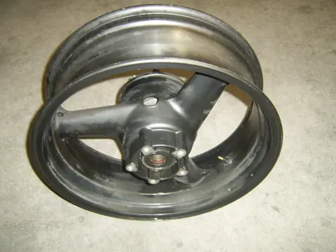 Rear wheel Kawasaki ZX 7 R 1996 - 2002