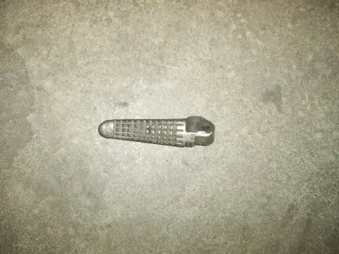 Pillion step left  Suzuki GSX R 750 1996 - 2000