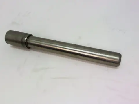 Axle front Suzuki GSX R 600 2008 - 2010