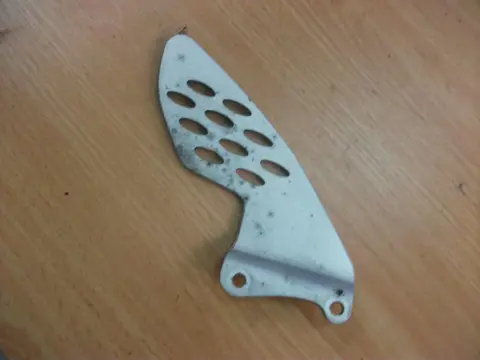 Main step holder right Yamaha YZF R1 2004 - 2006
