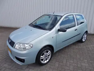 Fiat Punto 1.2 Navigator Airco ( APK KEURING BIJ AFLEVERING! )