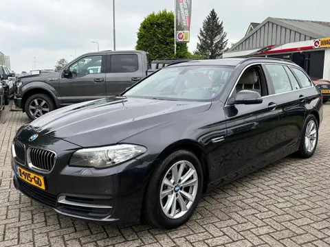 BMW 5-serie Touring 520D 2016 Handgeschakeld Xenon Sportstoelen