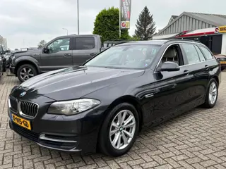 BMW 5-serie Touring 520D 2016 Handgeschakeld Xenon Sportstoelen