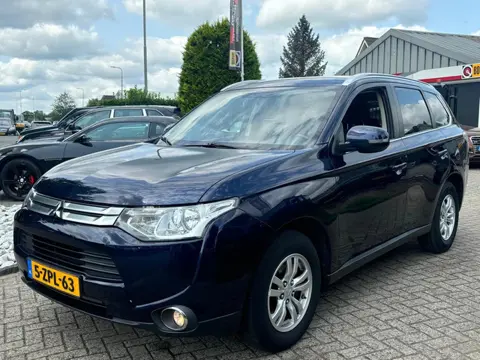 Mitsubishi Outlander 2.0 Benzine 2015 7-Persoons Automaat Trekhaak