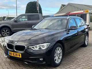 BMW 3-serie 318i Touring Automaat Zwart 2017 Xenon NL Auto