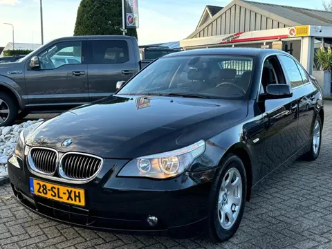 BMW 5-serie 523i Sedan 2006 Zwart Dealer OH 1E Eigenaar