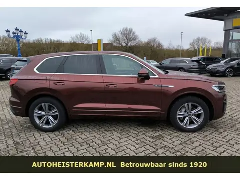 Volkswagen Touareg 3.0 TDI R-Line ACC Luchtvering Comfortstoelen Trekhaak