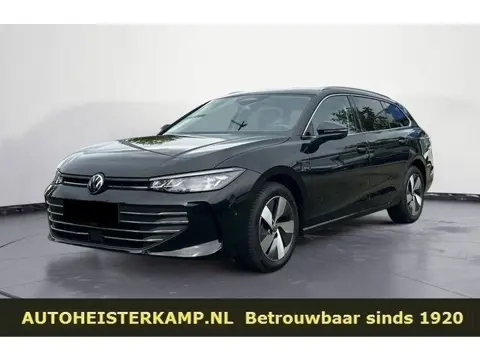 Volkswagen Passat Variant 1.5 eTSI Business ACC Massage Trekhaak LED DAB Camera Digital Cockpit PRO