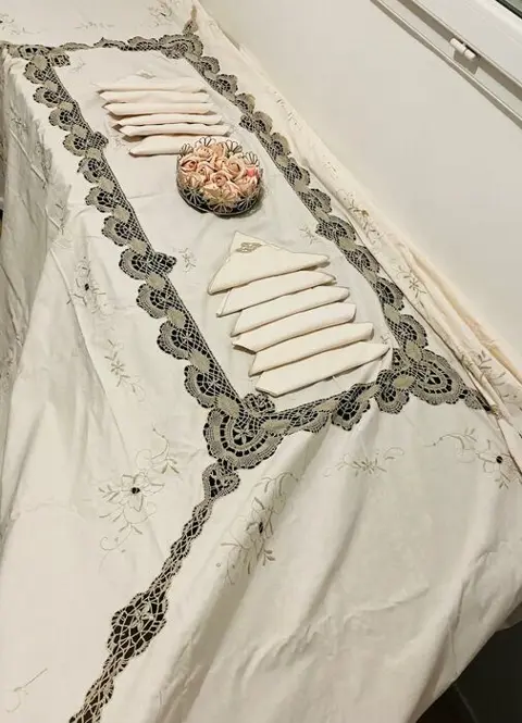 Grote feestelijke of bruiloft 12 servetten en tafelkleed in