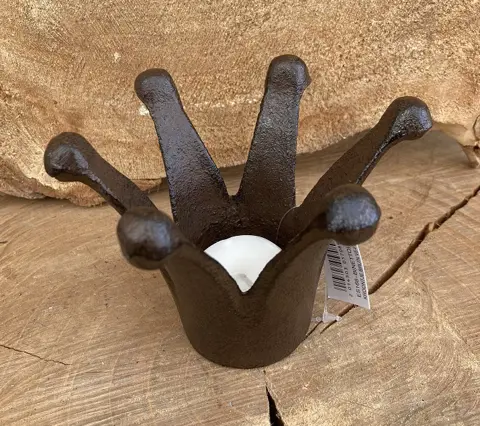 GIETIJZEREN KROONTJE WAXINELICHTHOUDER NIEUW  Kroontje is van gietijzer geschikt om een waxinelichtj