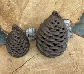 GIETIJZEREN LANTAARN DENNENAPPEL M NIEUW