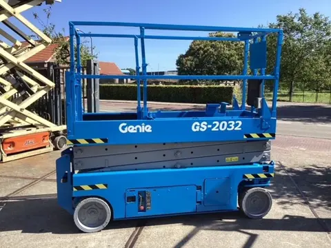 Schaarhoogwerker Genie GS2032( nieuwe batterijen)
