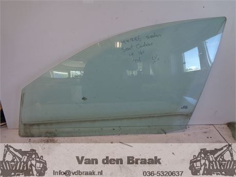 Seat Cordoba 4 deurs 2003-2009 Portierraam links voor