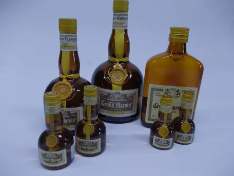 Grand Marnier - Cordon Jaune - Flasks &amp; miniatures - b.