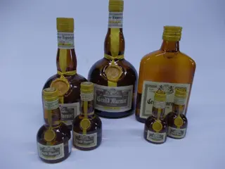 Grand Marnier - Cordon Jaune - Flasks &amp; miniatures - b.