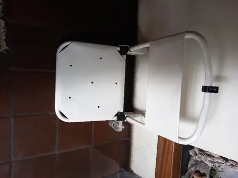 douchestoel met rugleuning, - Opklapbare - voor aan de muur. - Incl. bevestigingsmiddelen. - z.g.a.n