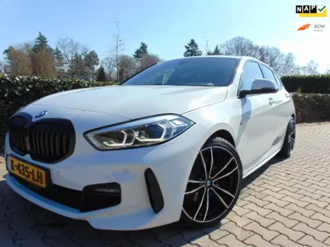 BMW 1-serie 118i Executive Edition , M Pakket , Automaat , 5-DRS. , Clima / Cruise / Carplay-Multime