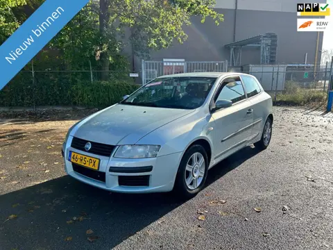 Fiat Stilo 1.4-16V Young ZO INGERUILD DUS ZO WEG PRIJSJE