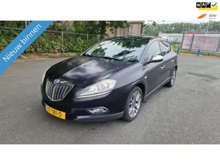 Lancia Delta 1.6-16V Oro