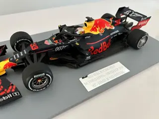 Spark - 1:18 - Max Verstappen GP England 2019 - James Bond versie 007- RB15
