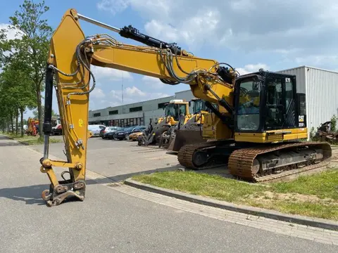 Caterpillar 325F (bj 2020)