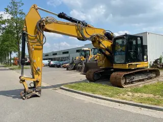 Caterpillar 325F (bj 2020)